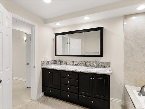 2243 Martin 207, Irvine CA 92612