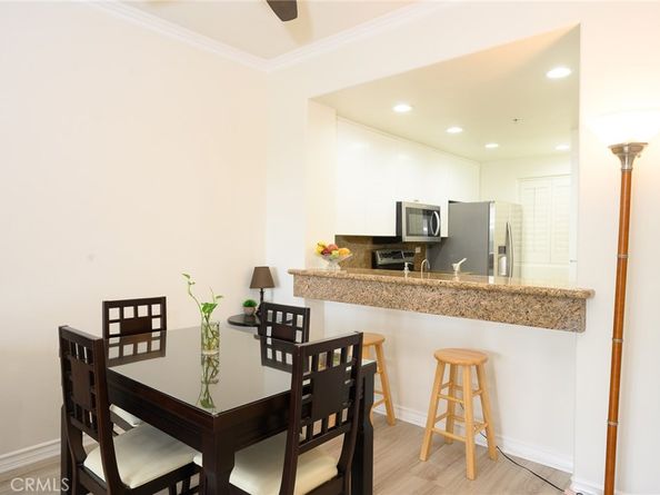 2243 Martin 207, Irvine CA 92612