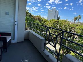 2243 Martin 207, Irvine CA 92612