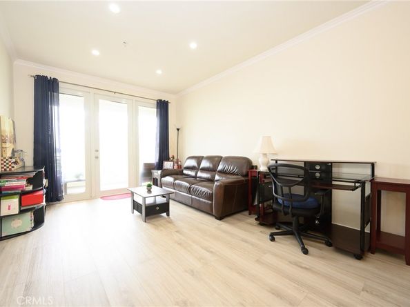 2243 Martin 207, Irvine CA 92612