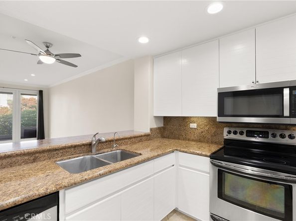 2243 Martin 207, Irvine CA 92612