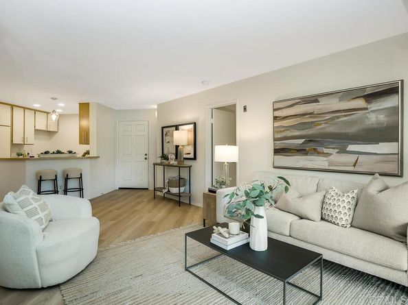7263 Camino Degrazia 31, San Diego CA 92111