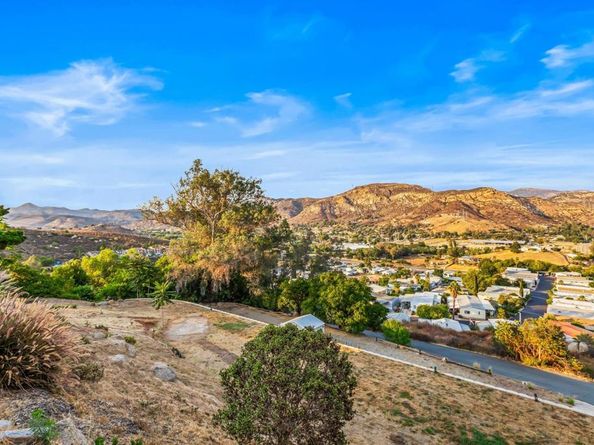 10906 Serena Lane, Lakeside CA 92040