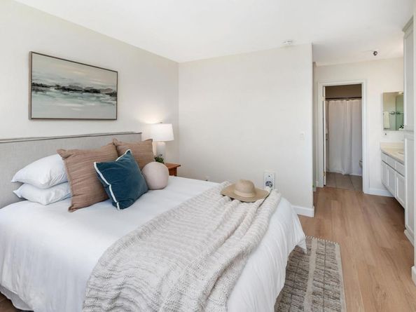 3991 Crown Point Drive P13, San Diego CA 92109