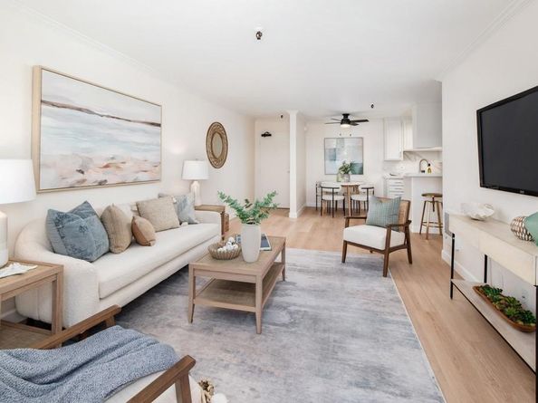 3991 Crown Point Drive P13, San Diego CA 92109