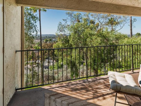 7323 Calle Luna, Carlsbad CA 92009