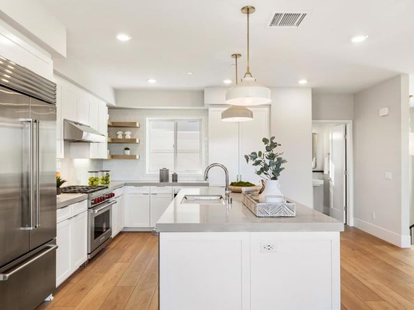 320 Chinquapin Avenue, Carlsbad CA 92008