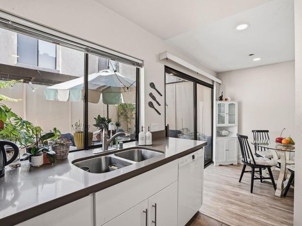 8435 Via Mallorca 92, La Jolla CA 92037