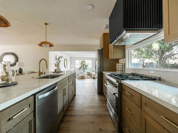 2275 Ivy Road, Oceanside CA 92054