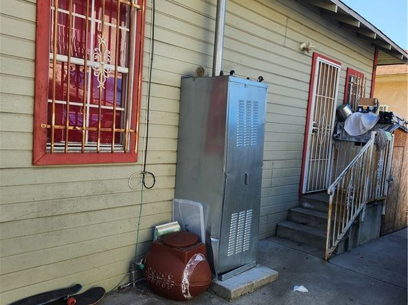 1195 E 49th Street, Los Angeles CA 90011