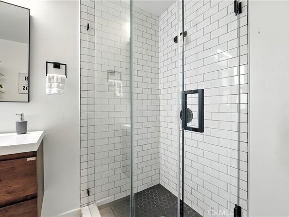 6325 6th Avenue, Los Angeles CA 90043