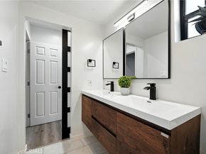 6325 6th Avenue, Los Angeles CA 90043