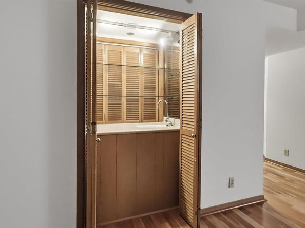 230 W Laurel Street 502, San Diego CA 92101