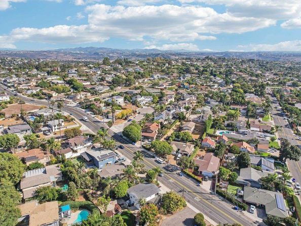 2030 Chestnut Avenue, Carlsbad CA 92008