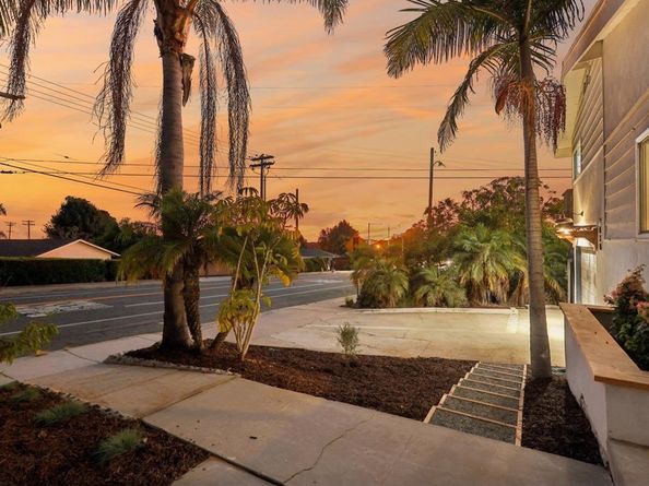 2030 Chestnut Avenue, Carlsbad CA 92008