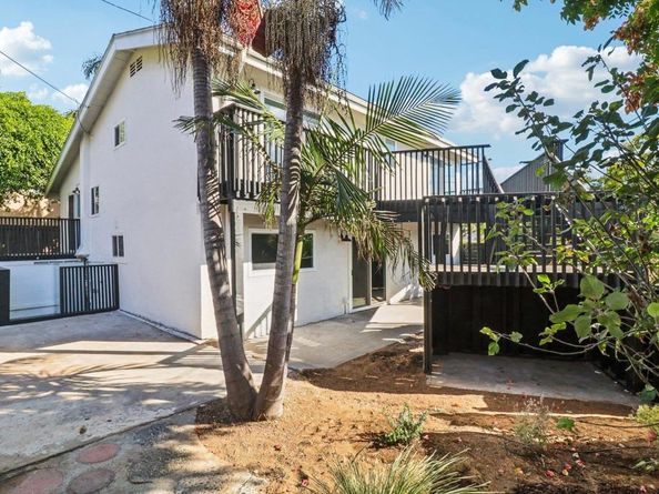 2030 Chestnut Avenue, Carlsbad CA 92008