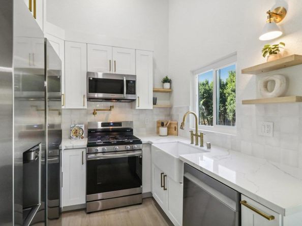 2030 Chestnut Avenue, Carlsbad CA 92008