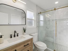 2030 Chestnut Avenue, Carlsbad CA 92008