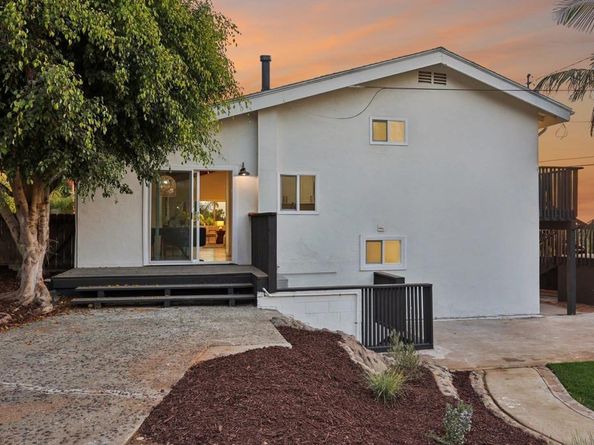 2030 Chestnut Avenue, Carlsbad CA 92008