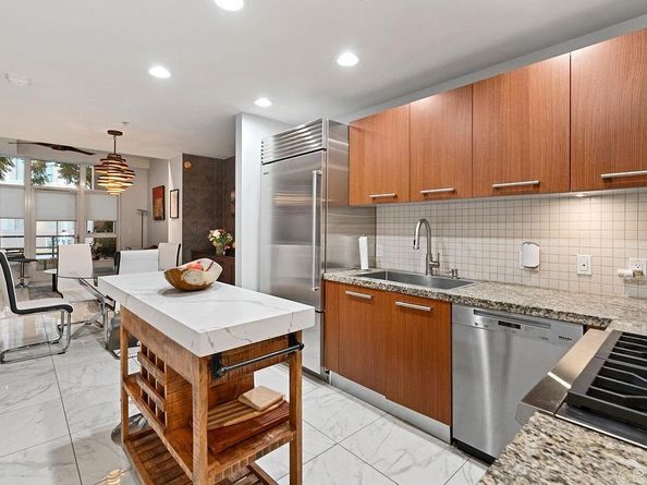 825 W Beech Street 102, San Diego CA 92101