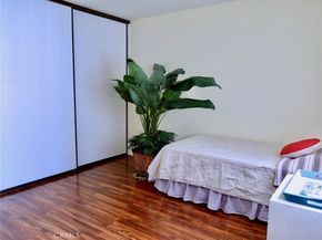 21931 Burbank 23, Woodland Hills CA 91367