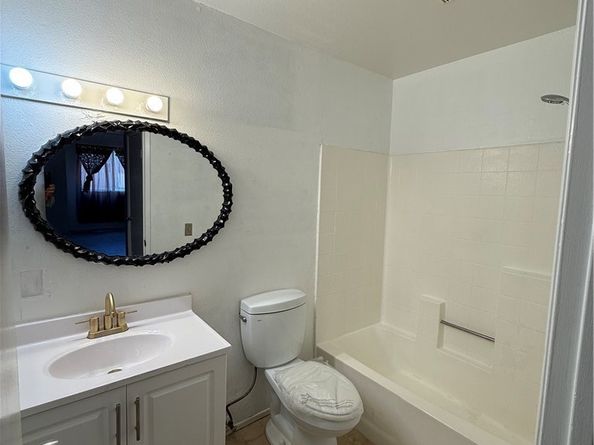 450 E 4th Street 207, Santa Ana CA 92701