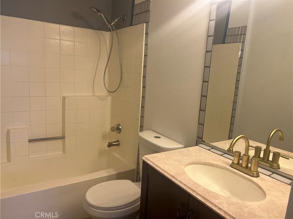 450 E 4th Street 207, Santa Ana CA 92701