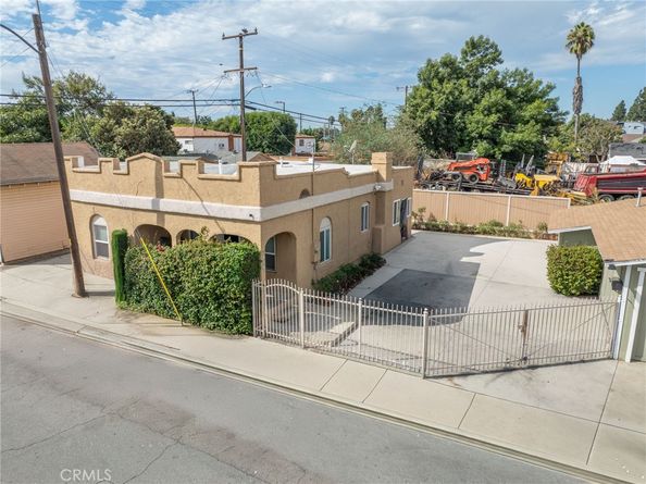 926 E Pine, Santa Ana CA 92701