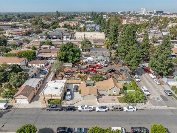 926 E Pine, Santa Ana CA 92701