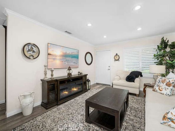 2697 W Parkside Lane, Anaheim CA 92801