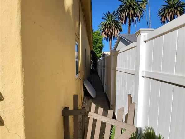 1240 S Muirfield Road, Los Angeles CA 90019