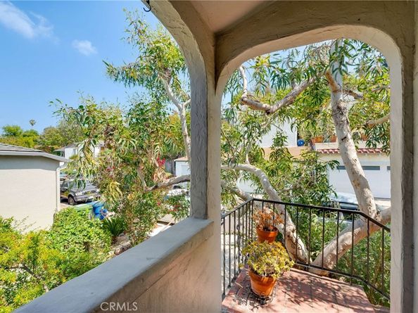 3919 Scandia Way, Los Angeles CA 90065