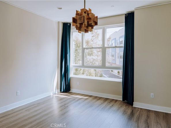 2753 Waverly Drive 1103, Los Angeles CA 90039