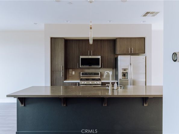 2753 Waverly Drive 1103, Los Angeles CA 90039