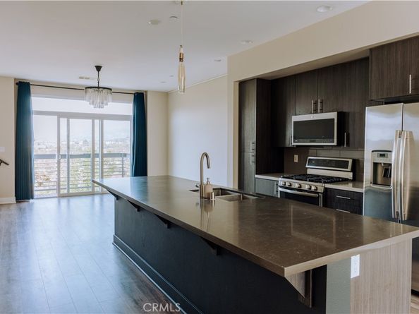 2753 Waverly Drive 1103, Los Angeles CA 90039