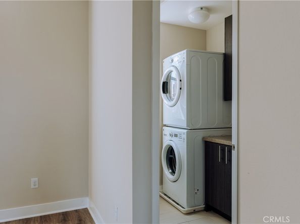 2753 Waverly Drive 1103, Los Angeles CA 90039