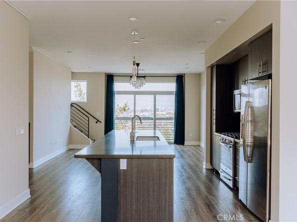 2753 Waverly Drive 1103, Los Angeles CA 90039