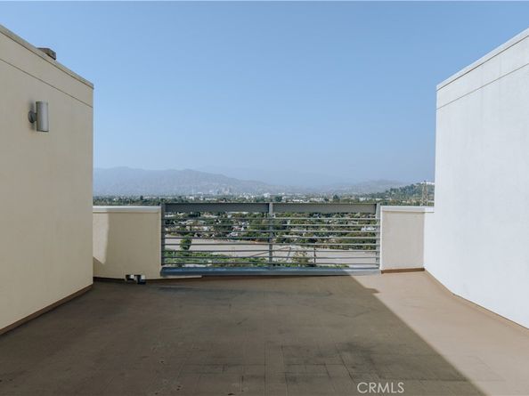 2753 Waverly Drive 1103, Los Angeles CA 90039