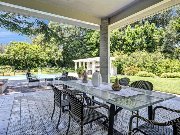 935 Hillcrest Place, Pasadena CA 91106