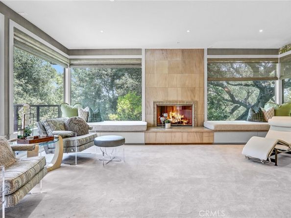 935 Hillcrest Place, Pasadena CA 91106