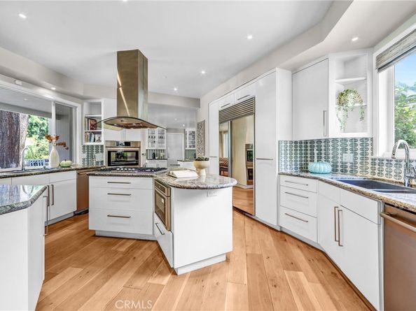 935 Hillcrest Place, Pasadena CA 91106