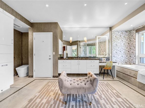 935 Hillcrest Place, Pasadena CA 91106