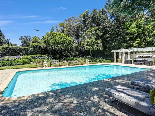 935 Hillcrest Place, Pasadena CA 91106