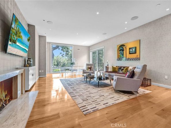 935 Hillcrest Place, Pasadena CA 91106