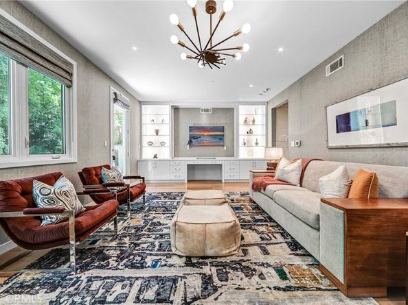 935 Hillcrest Place, Pasadena CA 91106