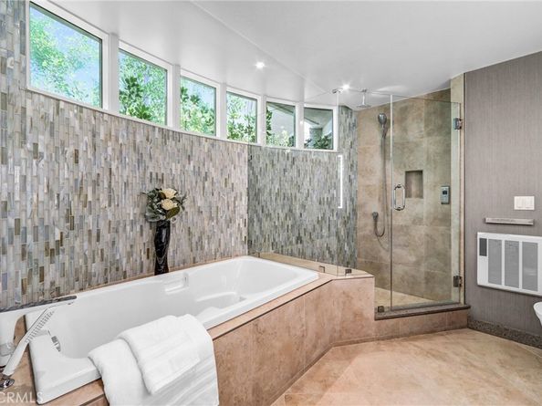 935 Hillcrest Place, Pasadena CA 91106