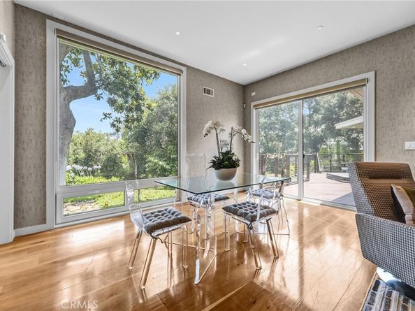 935 Hillcrest Place, Pasadena CA 91106