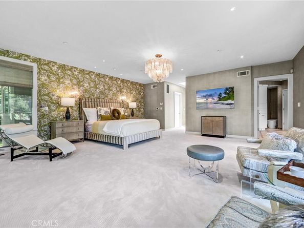 935 Hillcrest Place, Pasadena CA 91106