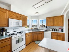 29500 Heathercliff Rd. 3, Malibu CA 90265