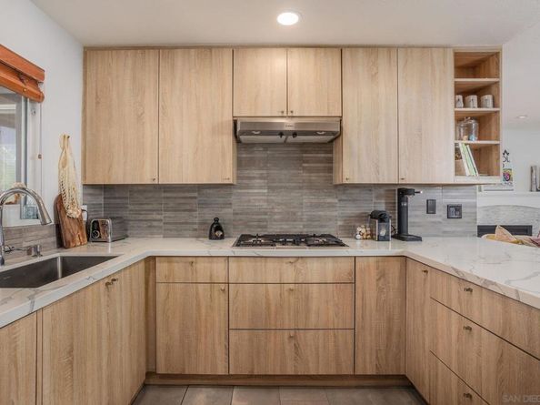 2438 Sacada Cir, Carlsbad CA 92009